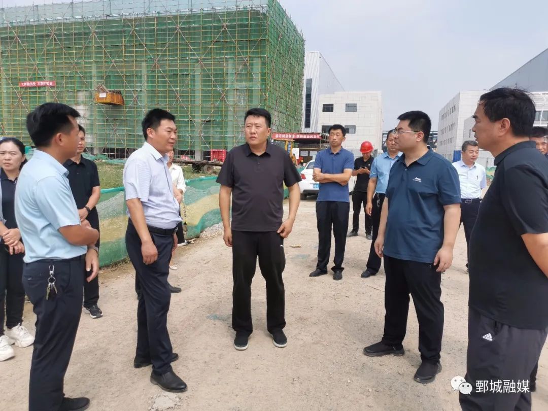 邓兆朋调度重点项目和耕地保护等工作